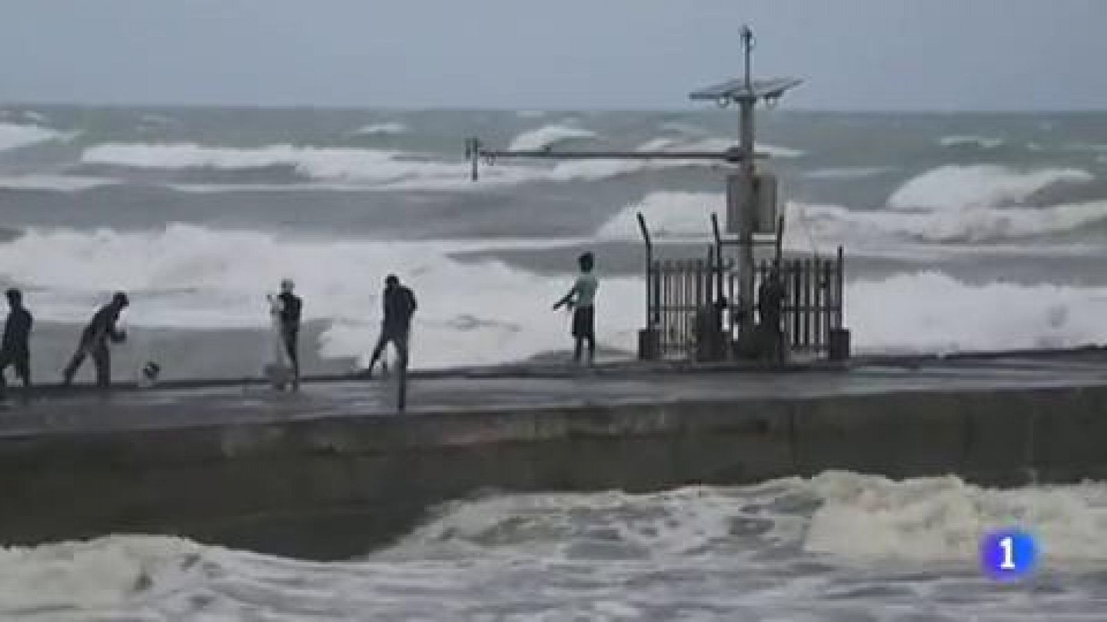 Telediario 1: El tifón Mangkhut llega a Filipinas con ráfagas de viento de hasta 285 kilómetros por hora | RTVE Play