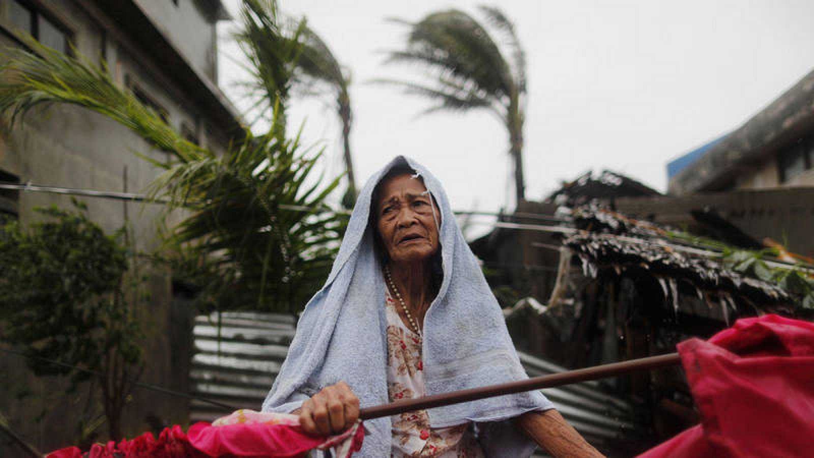 El tifón Mangkhut se debilita ligeramente tras salir del territorio de Filipinas rumbo a China