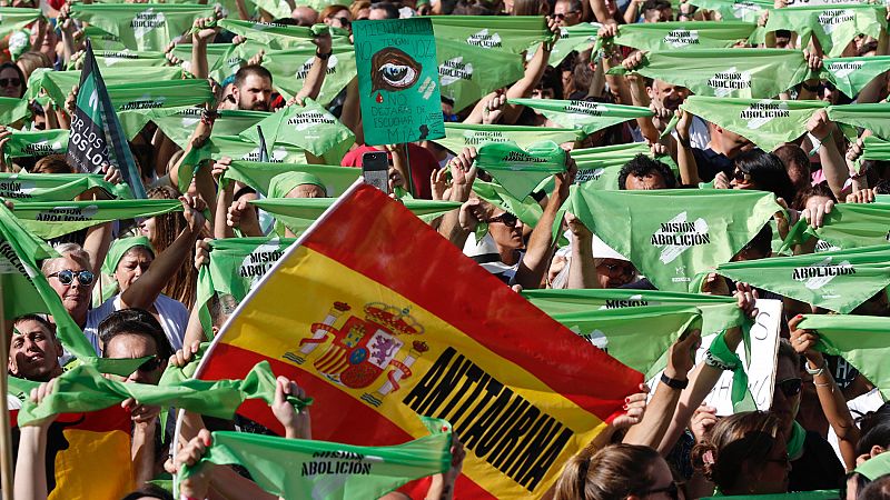 Miles de personas convocadas por Pacma piden en Madrid el "fin de las injusticias contra los animales"