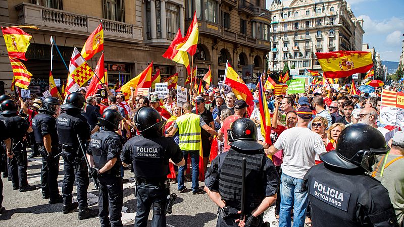 Tensión en Barcelona al coincidir una manifestación de Hablamos español con una convocatoria de los CDR