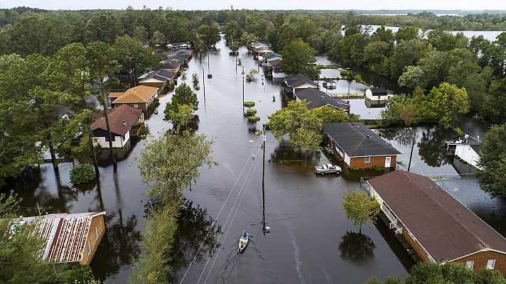 Telediario 1 - Florence deja más de una decena de muertos a su paso por la coste sureste de EE.UU.