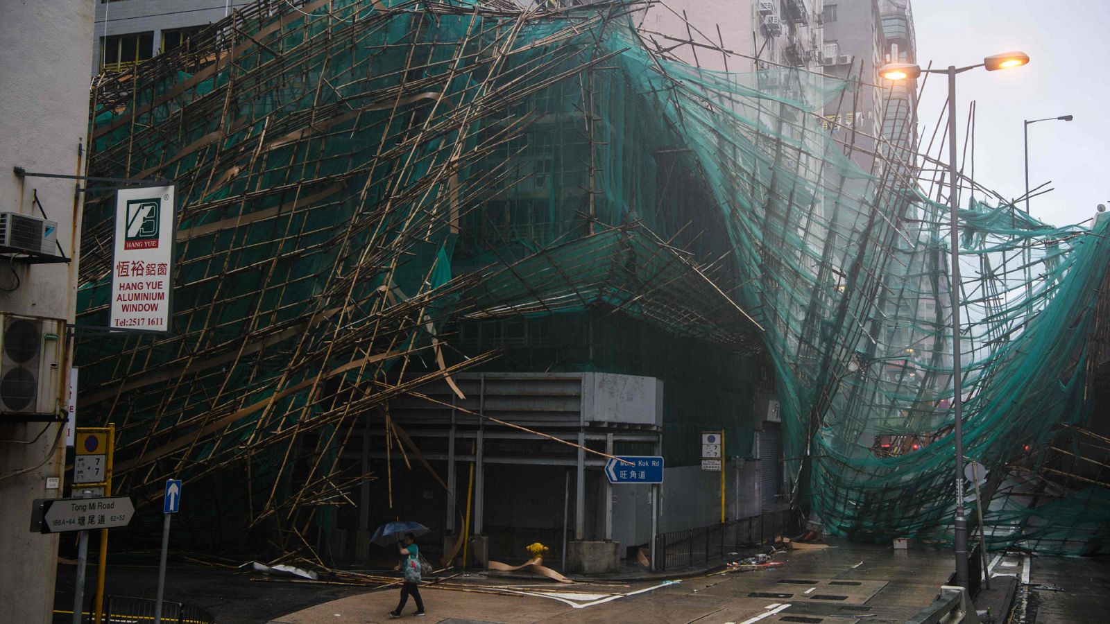 El tifón Mangkhut ha provocado destrozos en las ciudades de la costa sureste de China