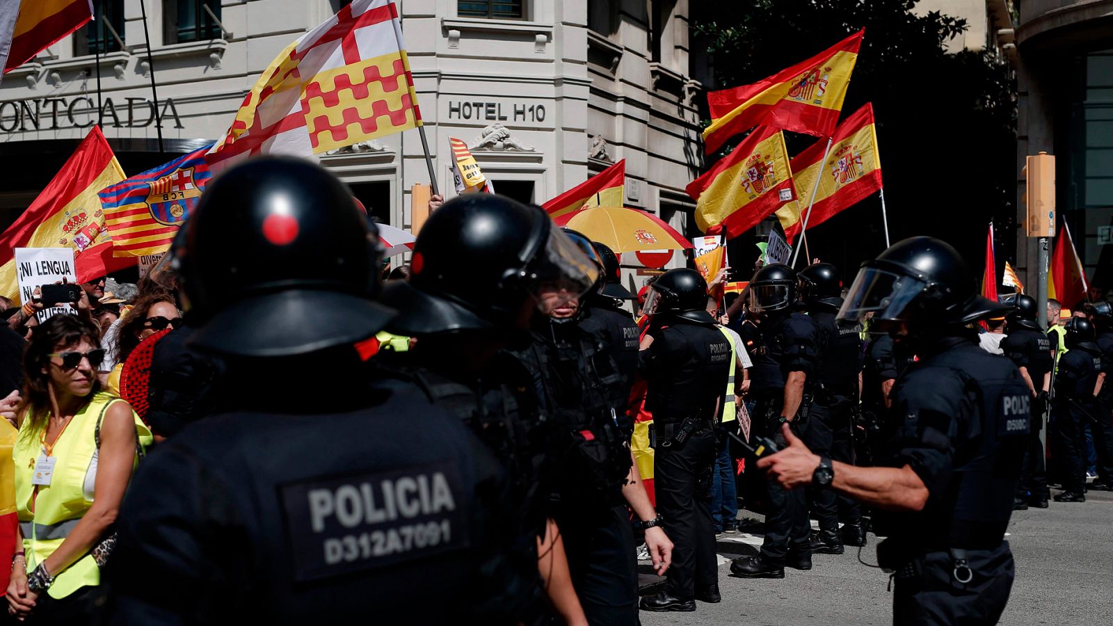 Tensión en Barcelona al coincidir dos manifestaciones opuestas