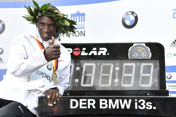 Telediario 1 - El 'extraterrestre' récord de Kipchoge