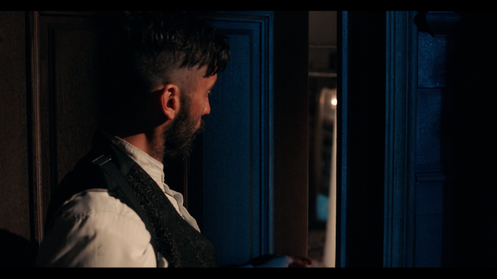 El Continental - Ricardo León observa a Andrea Abascal a escondidas