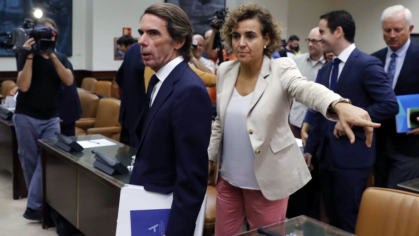 Informativo 24h: Aznar ve "exagerado" definir al PP como un partido corrupto: "Jamás he sido imputado ni llamado a declarar como testigo" | RTVE Play