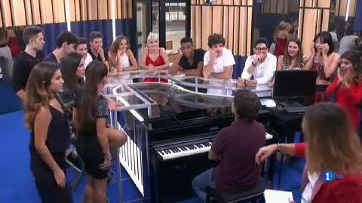 Los concursantes cantan "Camina" junto a Manu Guix