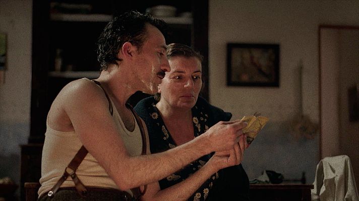 Cuéntame cómo pasó - Así ocultó Hermina a Don Samuel, el maestro republicano