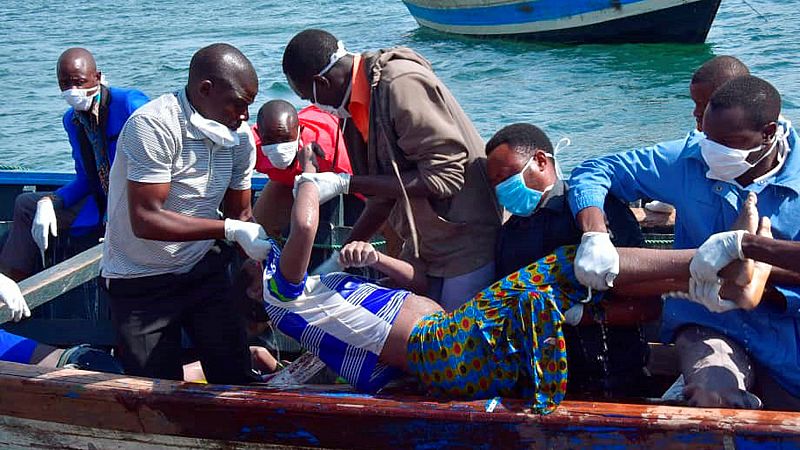 Mueren más de un centenar de personas en el naufragio de un barco en Tanzania