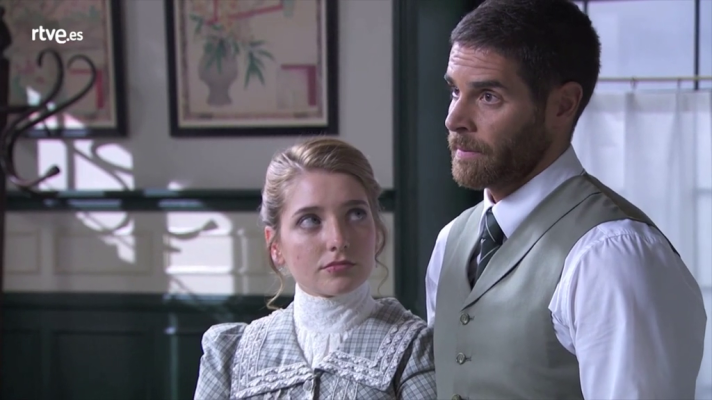 Acacias 38 - Flora y Peña son sorprendidos por Íñigo dándose arrumacos