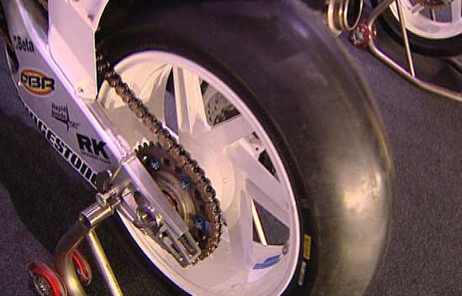 La principal novedad de la temporada 2009 son los neumáticos.