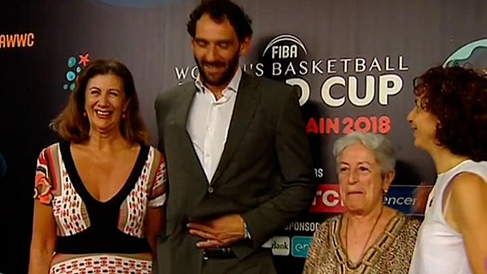 Telediario 1 - La Copa del Mundo, un homenaje a las pioneras del baloncesto femenino