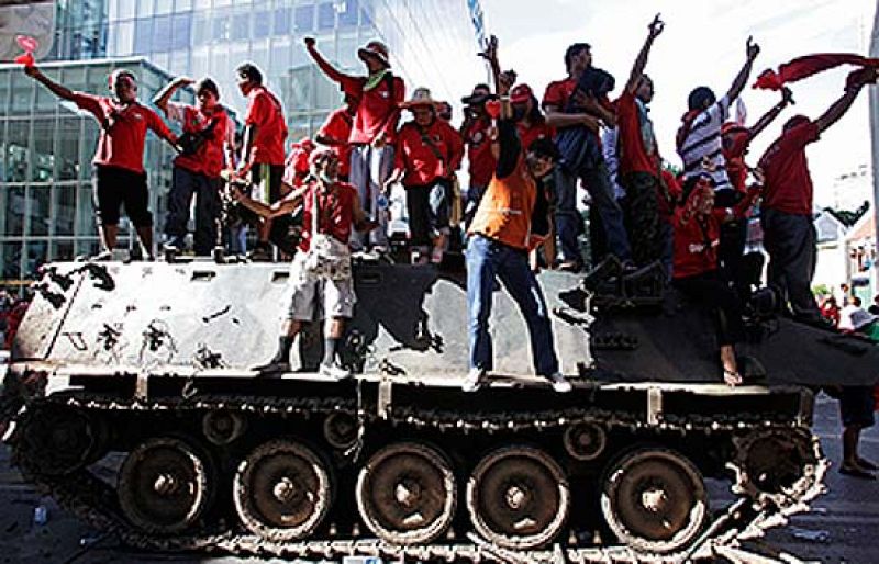  El Gobierno de Tailandia declara el estado de excepción.