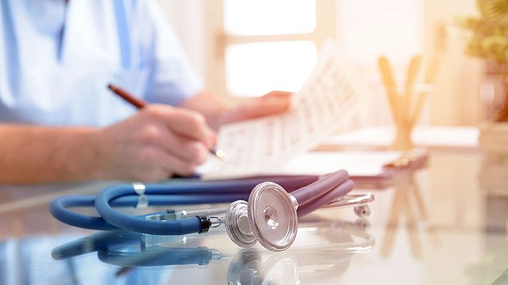 Telediario 1 - Unos 400 médicos y científicos avisan por carta