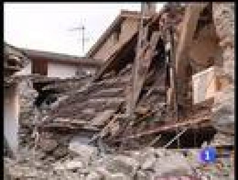 En l'Aquila los equipos de rescate han dejado de buscar supervivientes, después del terremoto que ha costado la vida a 294 personas.
