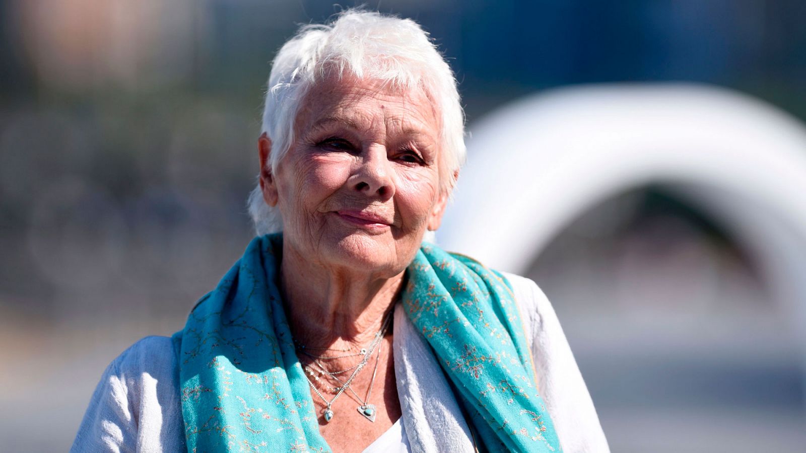 Judi Dench ha llegado a San Sebastián para recibir el Premio Donostia. La entrega del galardón honorífico más importante del Festival tendrá lugar antes de la proyección de Red Joan (Trevor Nunn), en la que Dench encarna a una mujer cuya tranquila vi