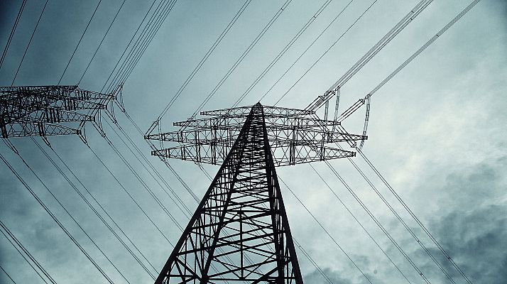 Telediario 1 - El Gobierno prohibirá vender electricidad puerta a puerta