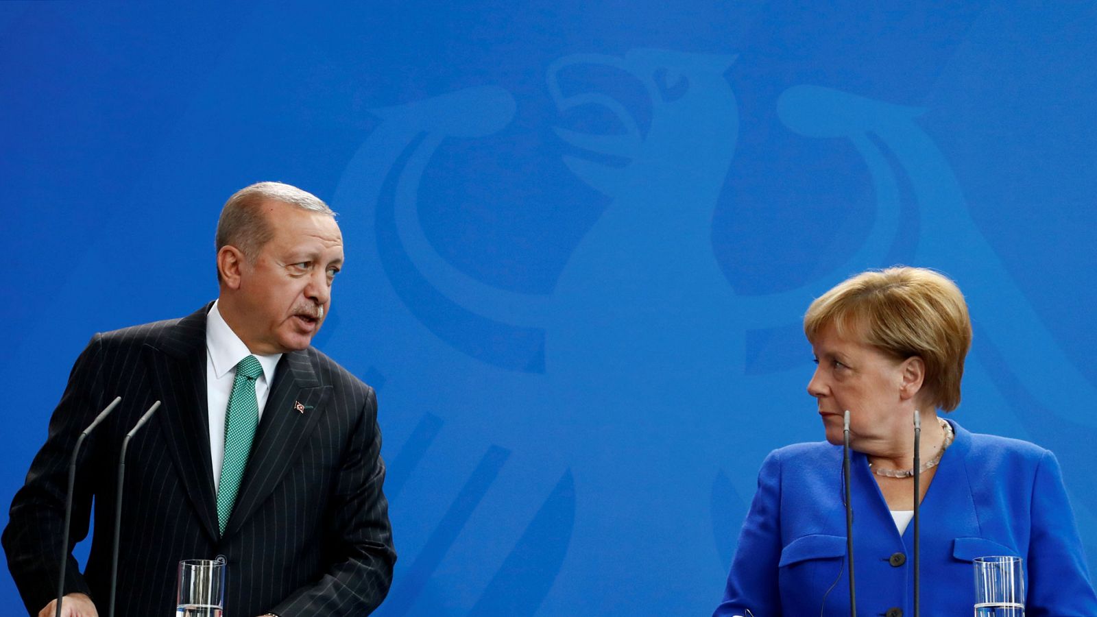 Merkel subraya sus "profundas diferencias" con Erdogan tras su encuentro en Berlín
