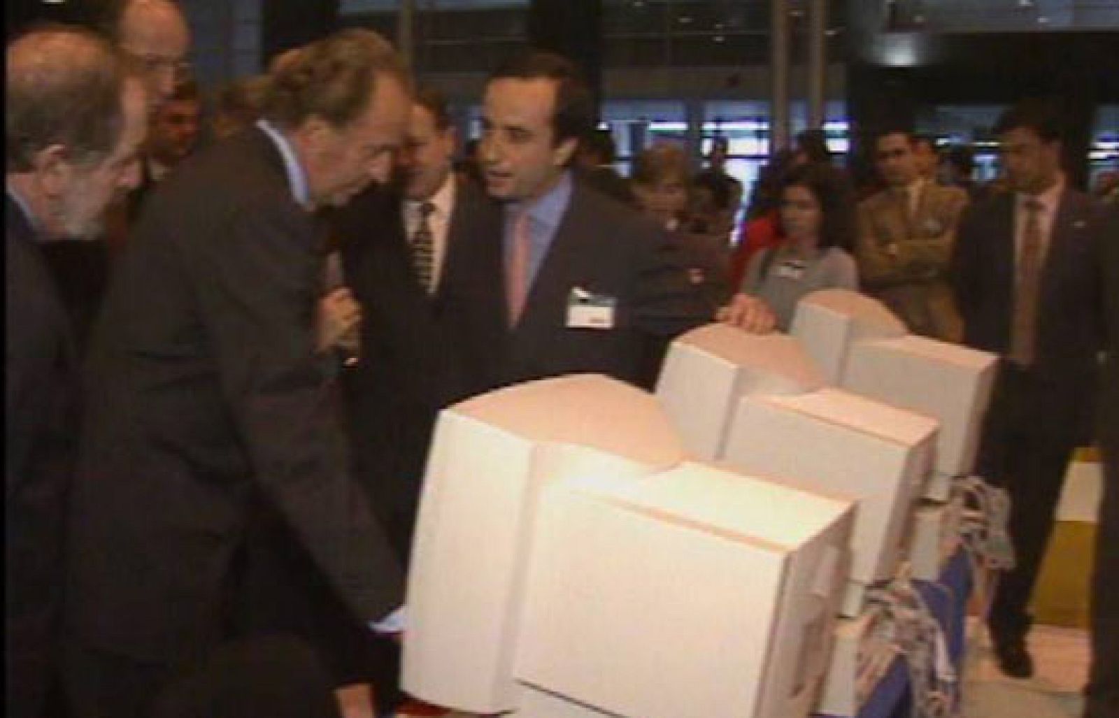 Visita de los Reyes de España al SIMO en 1995 - Fue noticia en el Archivo de RTVE | Ver