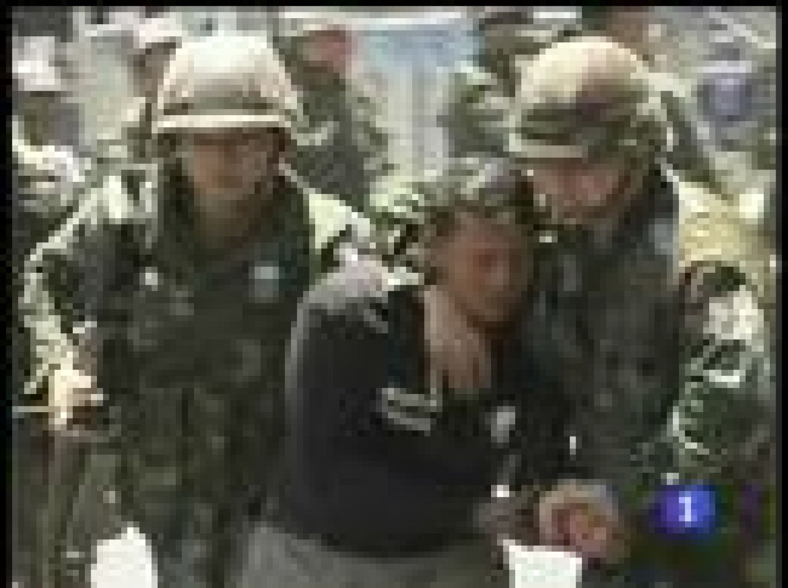 En Bangkok los enfrentamientos entre el ejército y los opositores al gobierno han dejado al menos 90 heridos | Ver