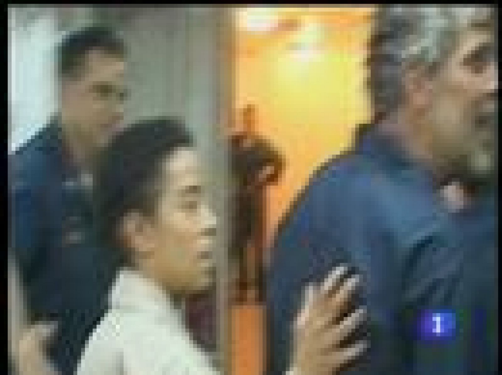 Primeras imágenes en libertad del capitán Richard Phillips | Ver