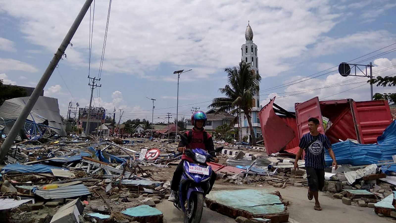 384 muertos y 500 heridos tras el terremoto y tsunami en la isla indonesia de Célebes