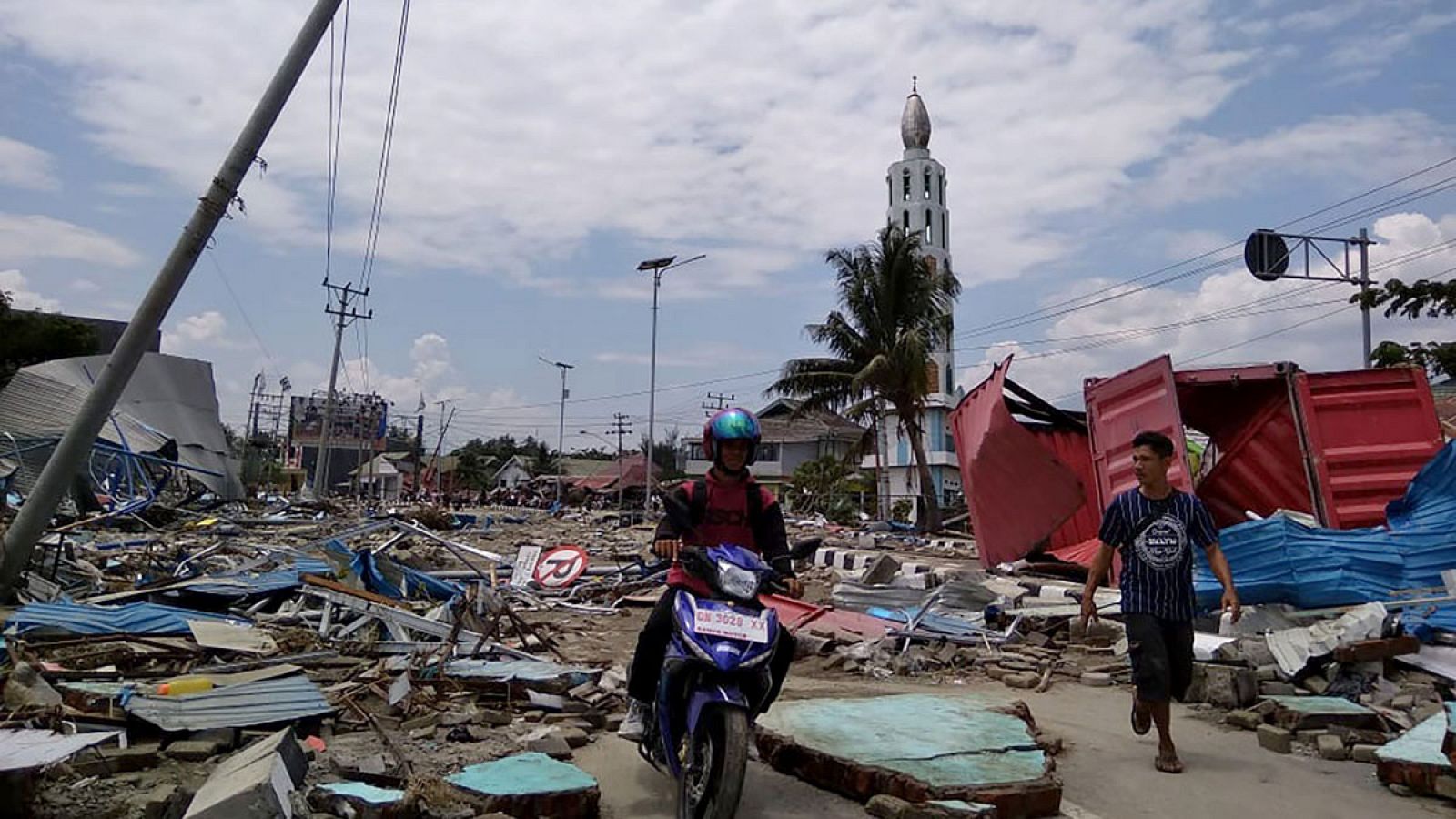 Telediario 1: 384 muertos y 500 heridos tras el terremoto y tsunami en la isla indonesia de Célebes  | RTVE Play