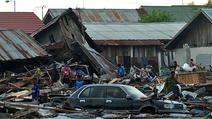 Al menos 385 muertos tras el terremoto y posterior tsunami en la isla indonesia de Célebes