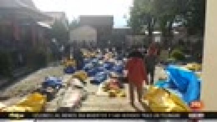 Informativo 24h - Indonesia busca supervivientes entre réplicas después del terremoto y el tsunami que han dejado al menos 420 muertos