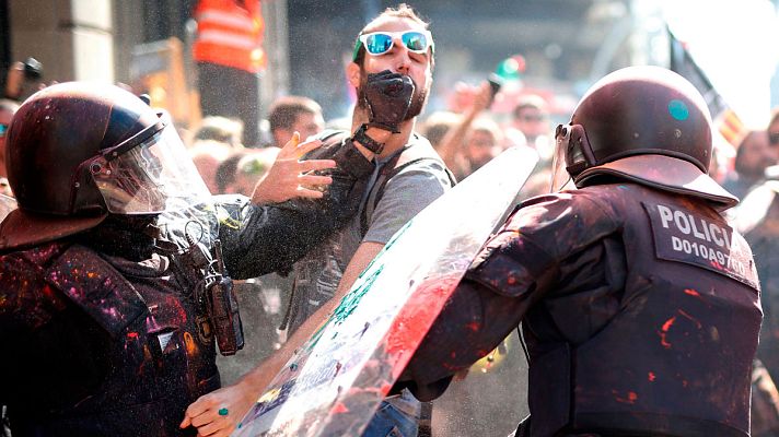 Telediario 1 - Miquel Buch dice que no renuncia a su cargo y que revisarán el papel de los Mossos