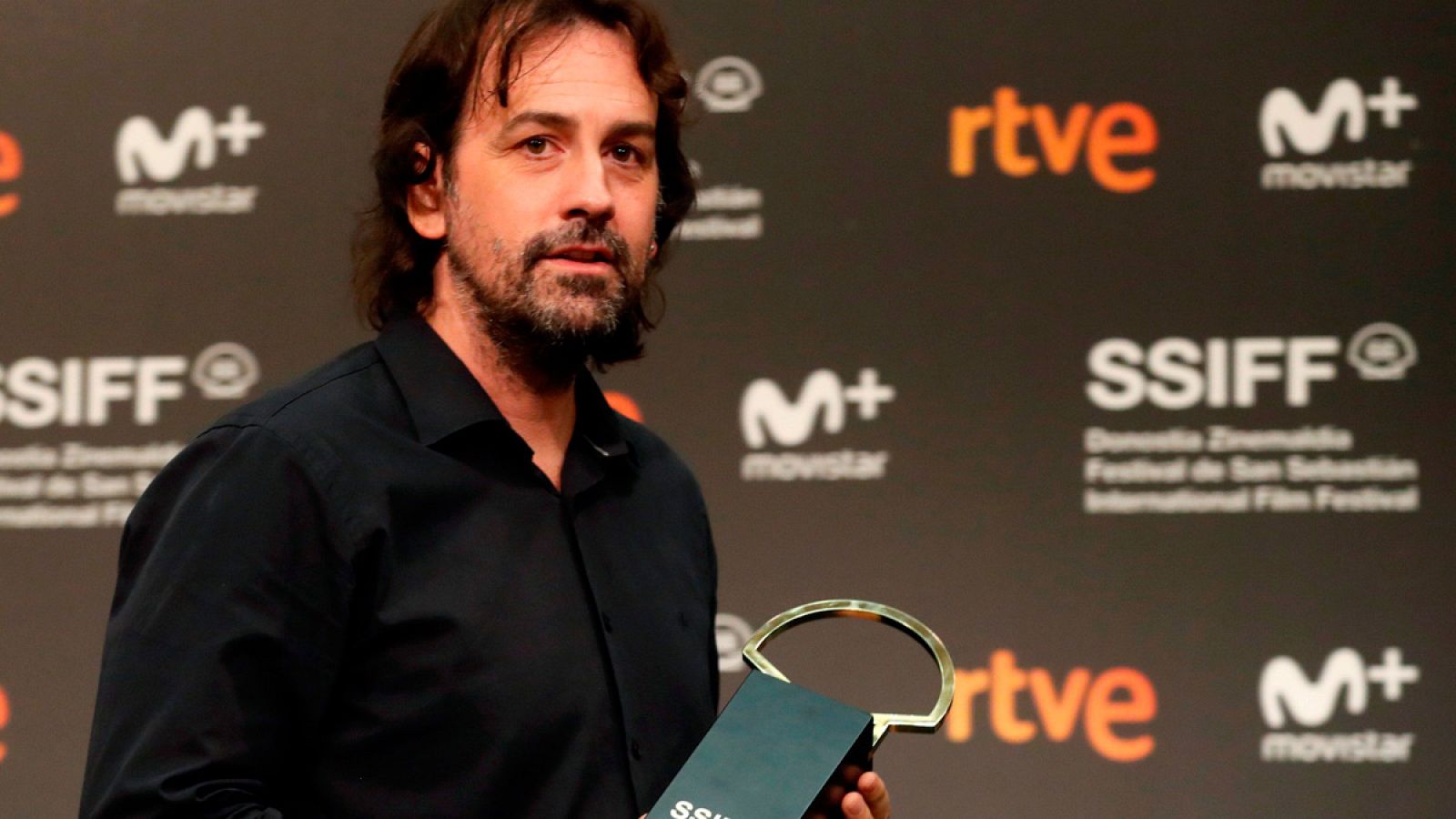 Telediario 1: Isaki Lacuesta recoge su segunda Concha de Oro por 'Entre dos aguas' | RTVE Play