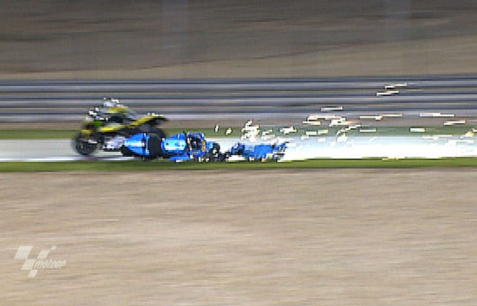 El italiano Loris Capirossi no ha podido finalizar la carrera del GP de Qatar porque se ha ido al suelo.