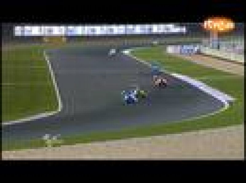 El italiano Loris Capirossi no ha podido finalizar la carrera del GP de Qatar porque se ha ido al suelo.