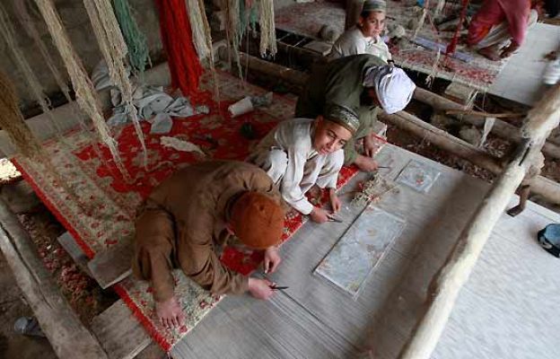 La 2 Noticias - Negocio de guerra en los felpudos