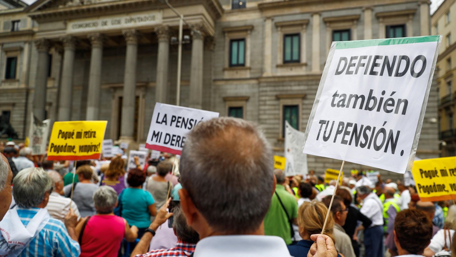 Telediario 1: Valerio descarta una pensión mínima de 1.080 euros mientras los jubilados reclaman en la calle subidas de las pensiones | RTVE Play