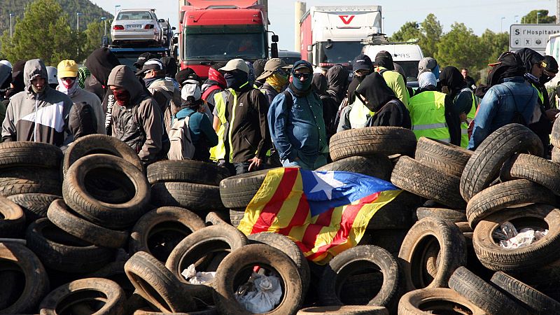 Aniversario 1-O: Los CDR, al frente de las protestas en Cataluña