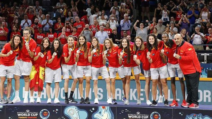 Telediario 1 - La selección del podio, una generación irrepetible en el baloncesto femenino