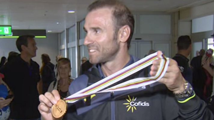 Telediario 1 - Alejandro Valverde ya luce su oro mundialista en España