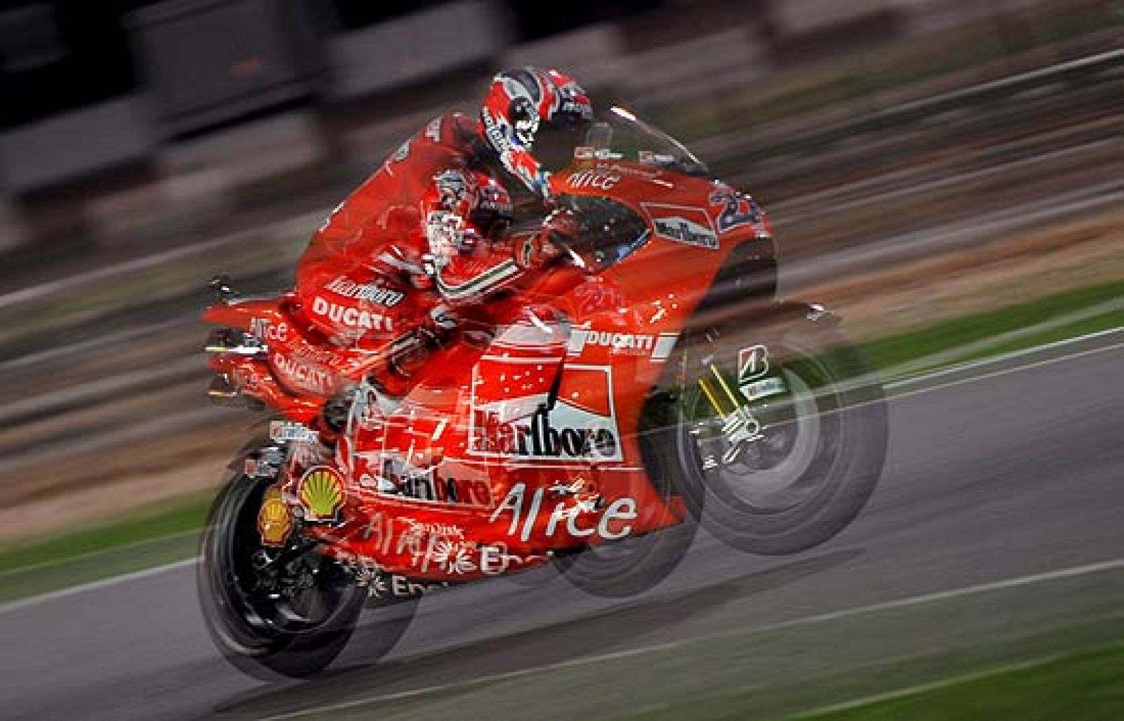 Stoner empieza arrollando