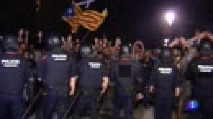 Telediario 1 - El director de los Mossos desvincula de los CDR los incidentes en el Parlament en el aniversario del 1-O