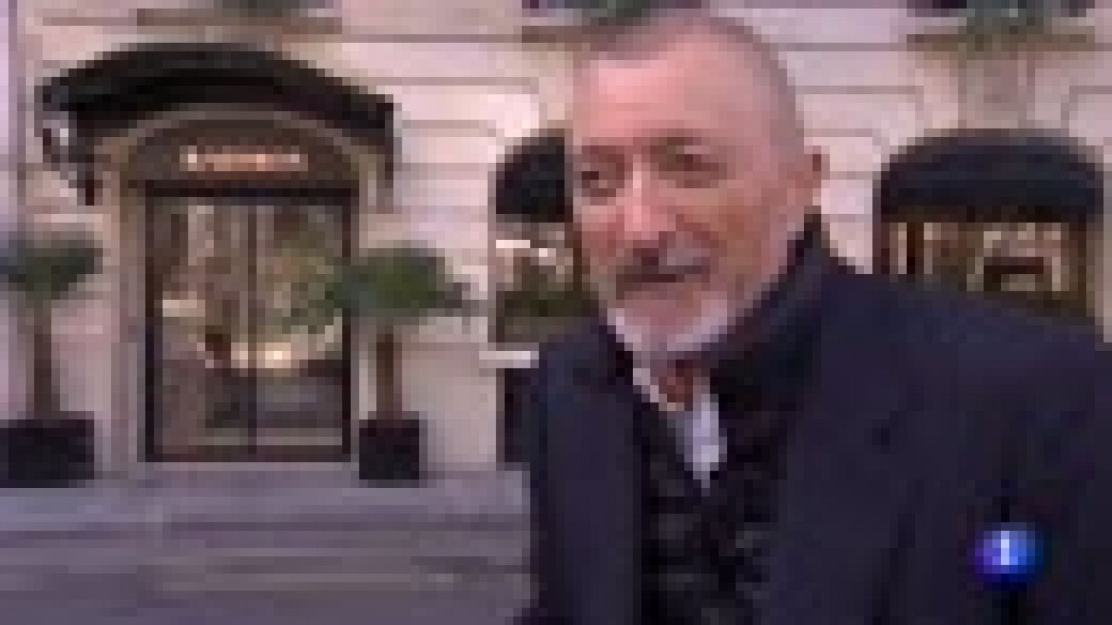 Arturo Pérez Reverte presenta su libro 'Sabotaje' en París