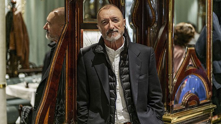 Telediario 1 - Reverte presenta su libro 'Sabotaje' en París