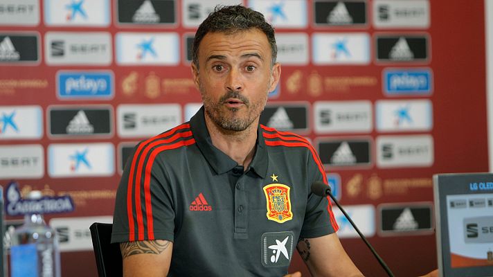 Luis Enrique, sobre el puesto de lateral derecho: "Me puedo inventar lo que quiera"