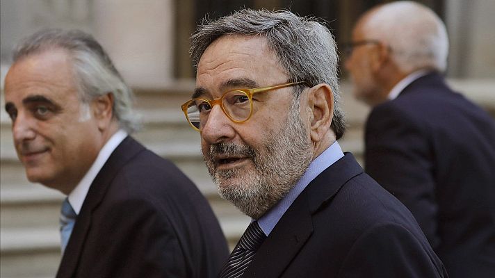 Telediario 1 - Narcís Serra defiende la legalidad de los aumentos de sueldo a la cúpula de CatalunyaCaixa