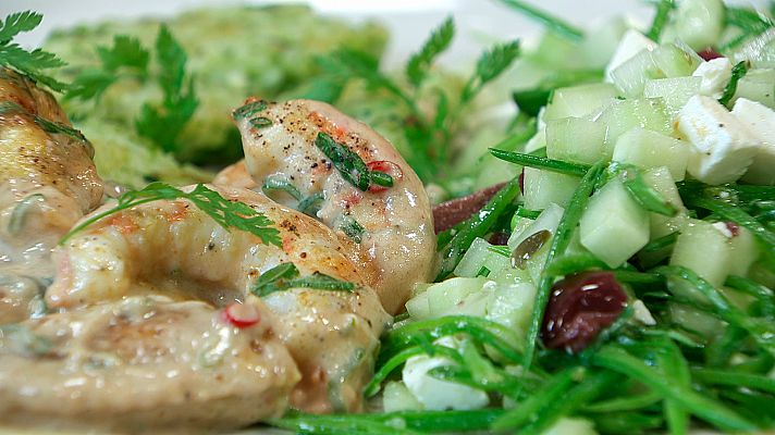 Pollo y langostinos con salsa de cacahuetes