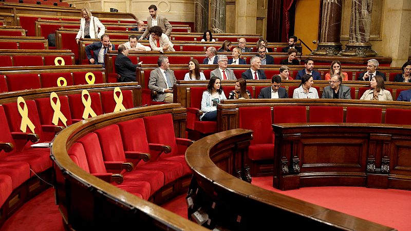 La Mesa del Parlament aprueba el acuerdo de JxCat y ERC para sustituir a los diputados suspendidos
