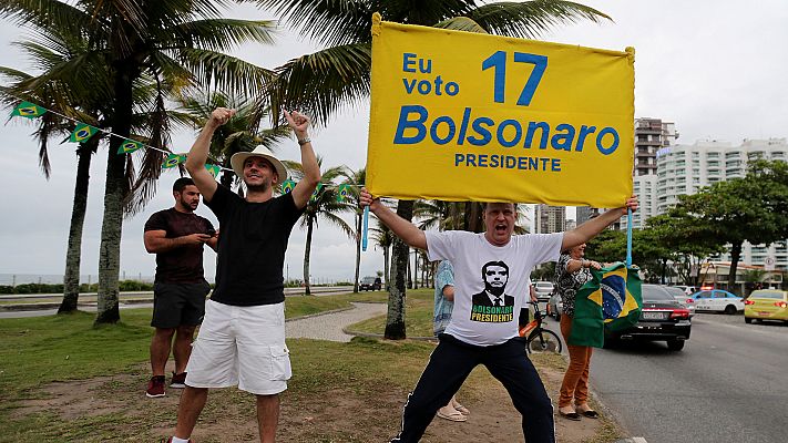 Telediario 1 - Bolsonaro sigue como favorito a presidir Brasil