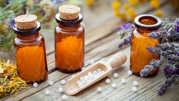 Telediario 1 - Piden retirar de internet los vídeos que hablan de tratamientos "milagrosos" contra el cáncer