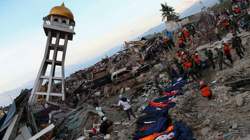 Las autoridades de Indonesia creen que hay miles de desaparecidos por el terremoto y posterior tsunami