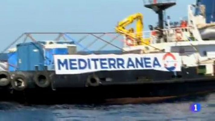 Telediario 1 - Un barco de rescate con bandera italiana desafía la política antiinmigración: "Italia no es solo Salvini"
